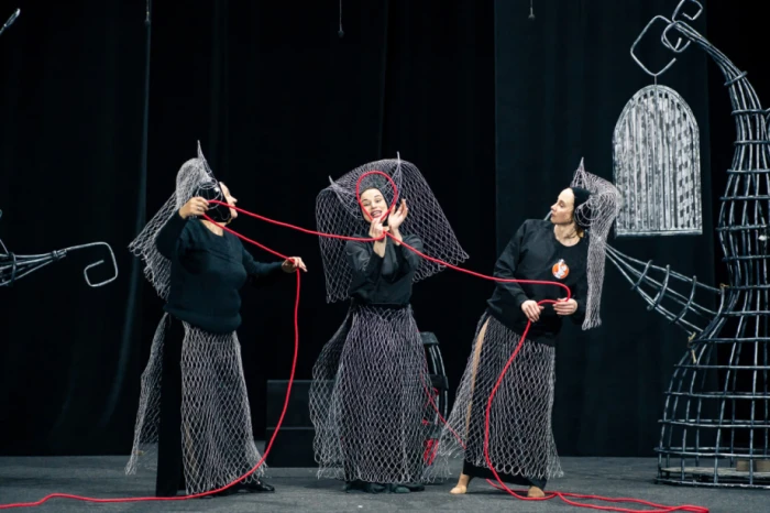 У Луцьку покажуть виставу-горор «Три прялі» про дорослішання і вибір. Фото: Віталій Віжанський