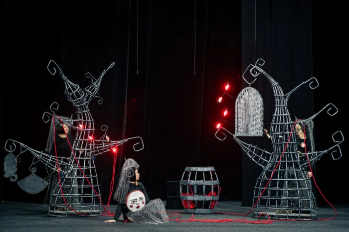 У Луцьку покажуть виставу-горор «Три прялі» про дорослішання і вибір. Фото: Віталій Віжанський