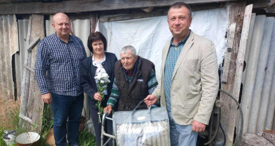 Троє дітей, четверо онуків і четверо правнуків: ювіляр із Волині відзначив 90 років