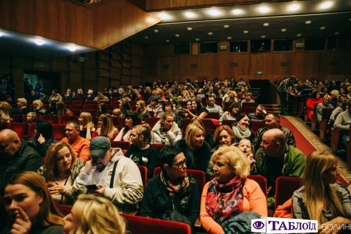 Роман Скоріпон зібрав у Луцьку повний зал