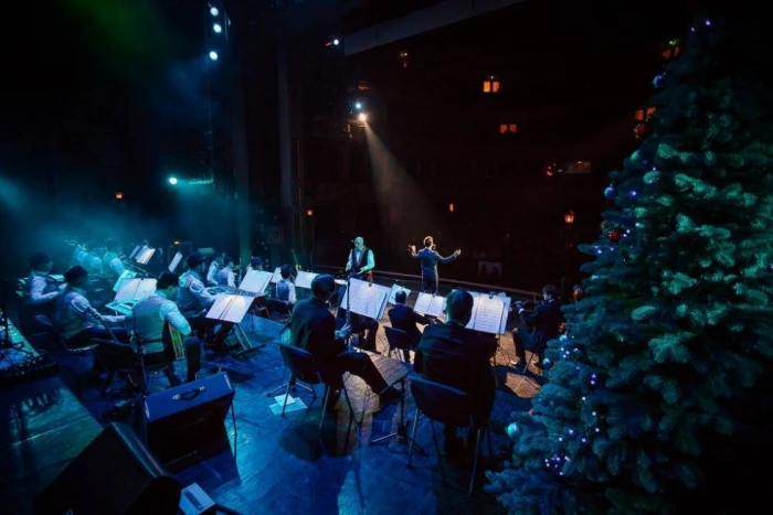 Напередодні Нового року LeoBand Orchestra вже традиційно запрошує відчути новорічний настрій.