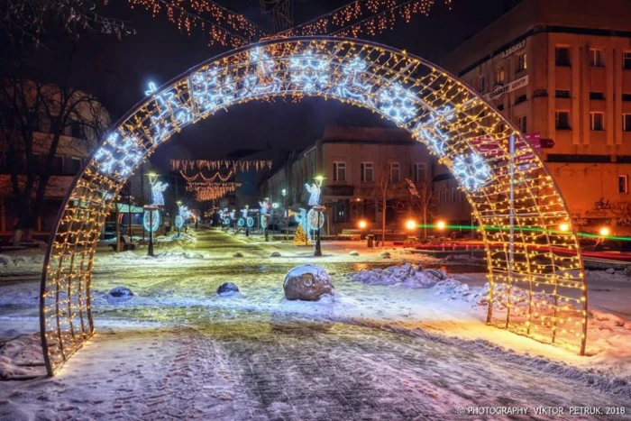 Нічний святковий Луцьк