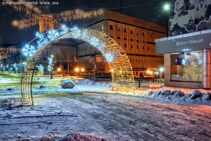 Нічний святковий Луцьк