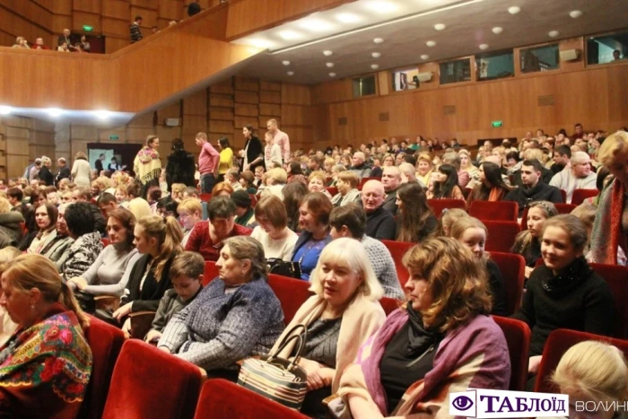 «Різдвяний концерт» у Волинському драмтеатрі