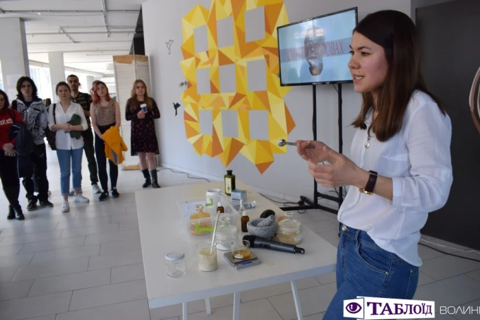 У Луцьку розповіли, чому не варто купувати косметики з мас-маркетів