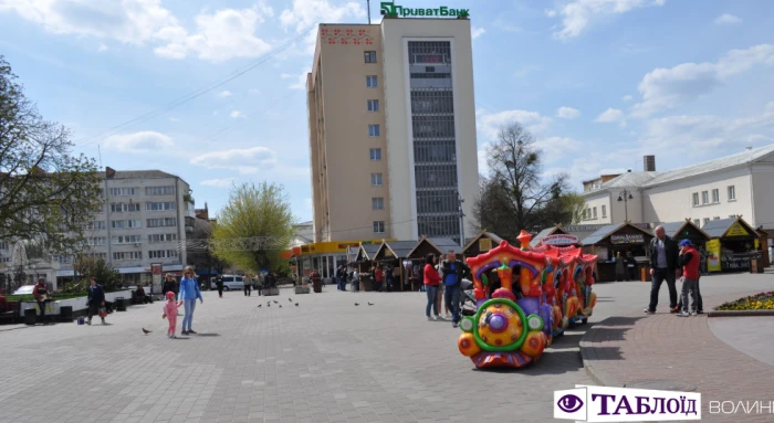 Театральний майдан