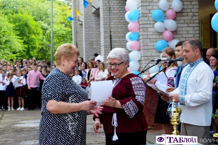 Останній дзвоник у луцькій школі №19