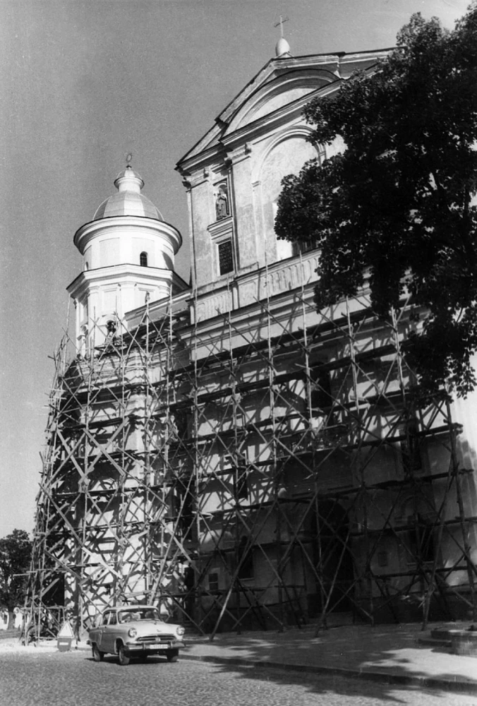 Під час реставрації фасаду костелу, фото з архіву ЛДІКЗ