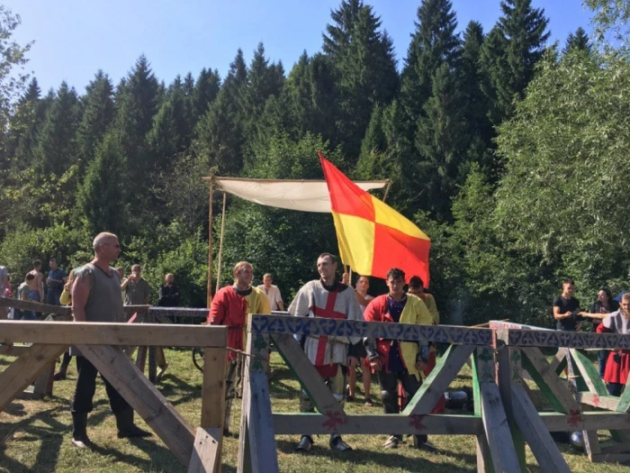 Щит-меч. Зліва Ярослав Капустинський, справа Володимир Поліщук