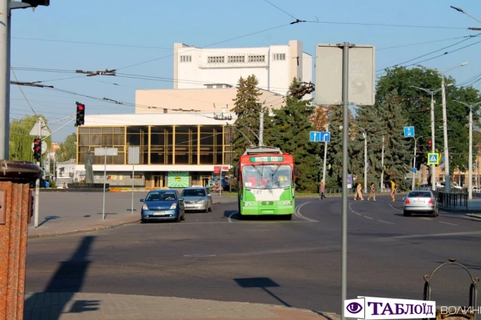 Луцьк ранковий: кав’ярні та мурали Центру