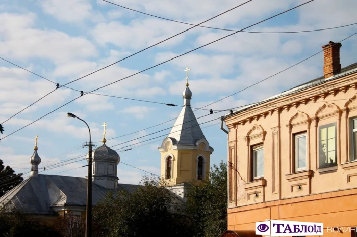 Луцьк ранковий: вікна Старого міста