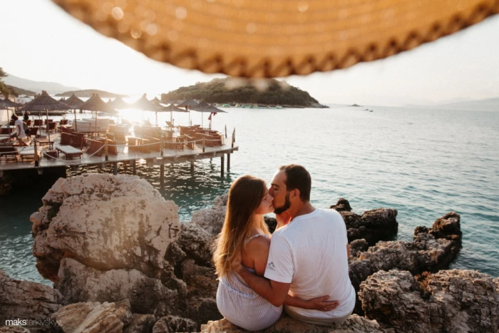 Албанське сонце та закохані: мальовнича love story на знімках луцького фотографа