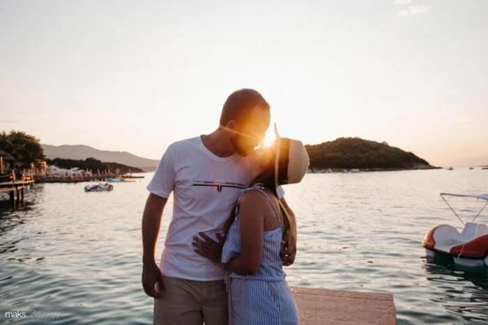 Албанське сонце та закохані: мальовнича love story на знімках луцького фотографа