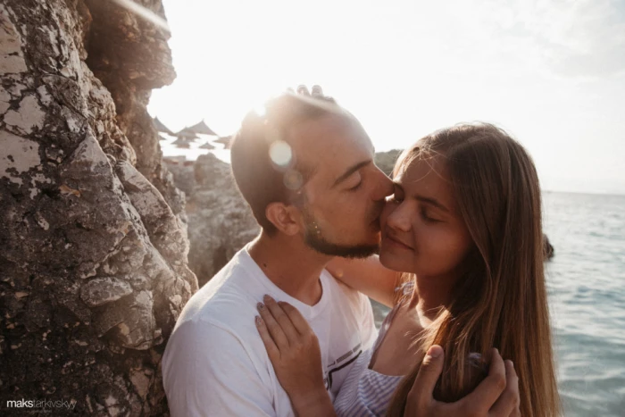 Албанське сонце та закохані: мальовнича love story на знімках луцького фотографа