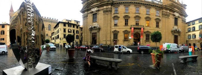 Волинська держслужбовиця намокла під італійським дощем