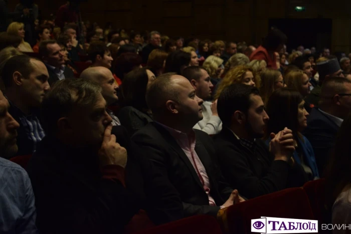 Квіти, танці й привітання: луцька гімназія відсвяткувала свій ювілей