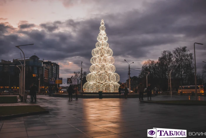 Вечірній Луцьк в очікуванні свята