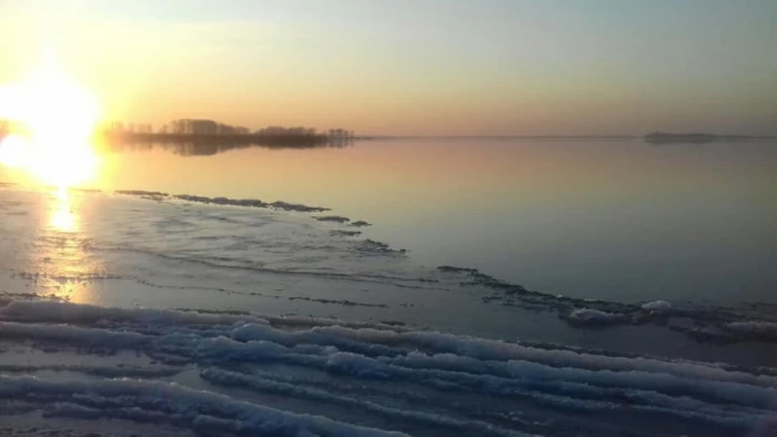 Зимовий Світязь у призахідному сонці. ФОТО