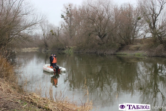 Козацькі залпи та Владика на моторному човні: як освячували воду у Луцьку