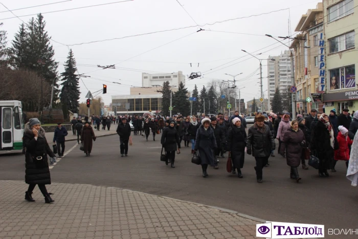 Козацькі залпи та Владика на моторному човні: як освячували воду у Луцьку