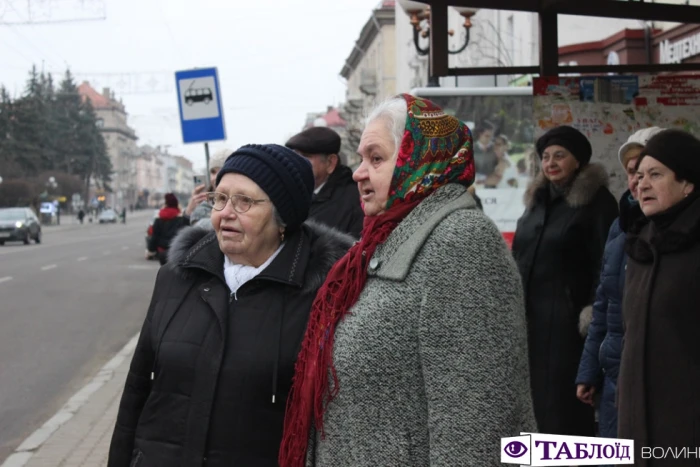 Козацькі залпи та Владика на моторному човні: як освячували воду у Луцьку