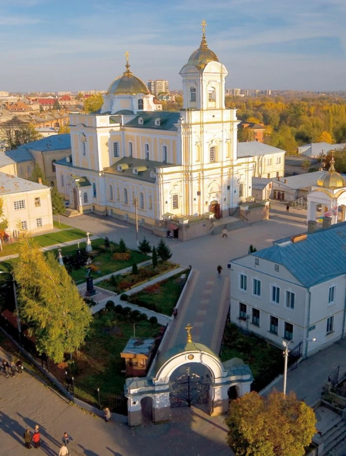 У Луцьку розпочали освячувати вербу