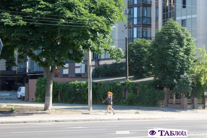 Луцьк ранковий: індустріальна тиша та квіти Рівненської