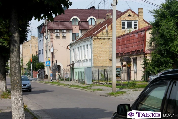 Луцьк ранковий: занепад і затишок вулиці Коперника