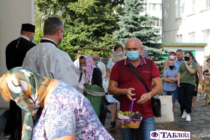 «Яблучний Спас – пішло літо від нас»: як лучани освячували фрукти. ФОТО