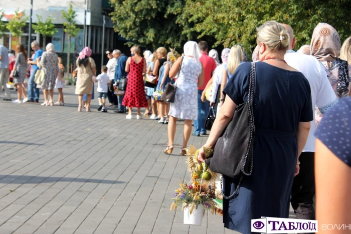 «Яблучний Спас – пішло літо від нас»: як лучани освячували фрукти. ФОТО