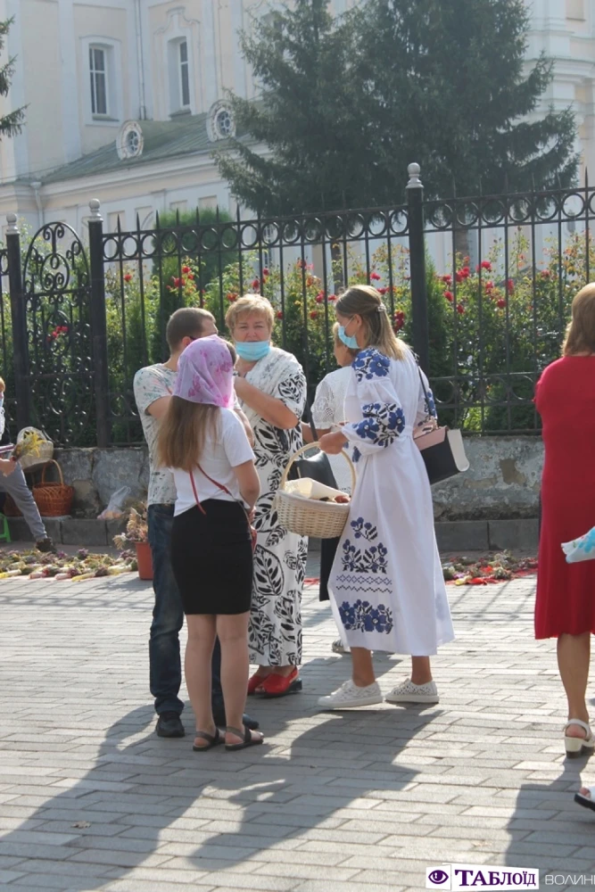 «Яблучний Спас – пішло літо від нас»: як лучани освячували фрукти. ФОТО