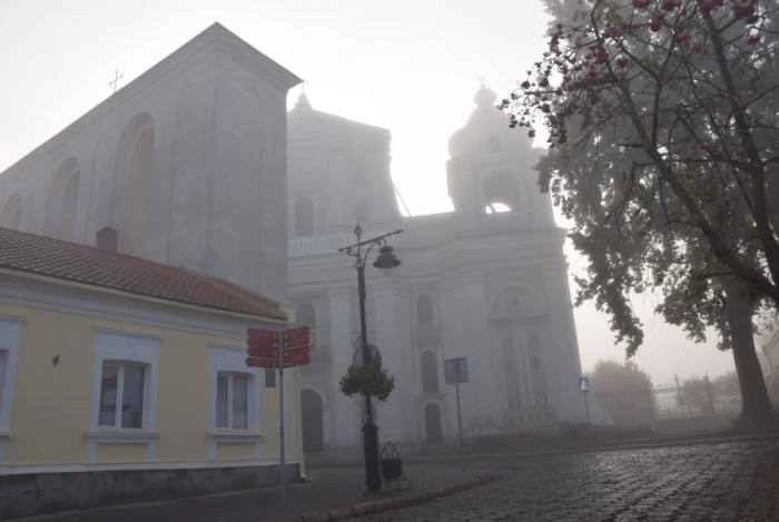 Старе місто в тумані