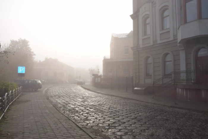 Старе місто в тумані