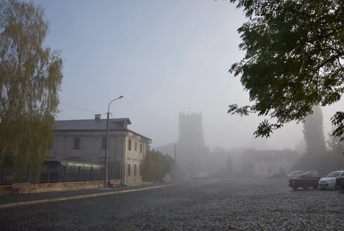 Старе місто в тумані