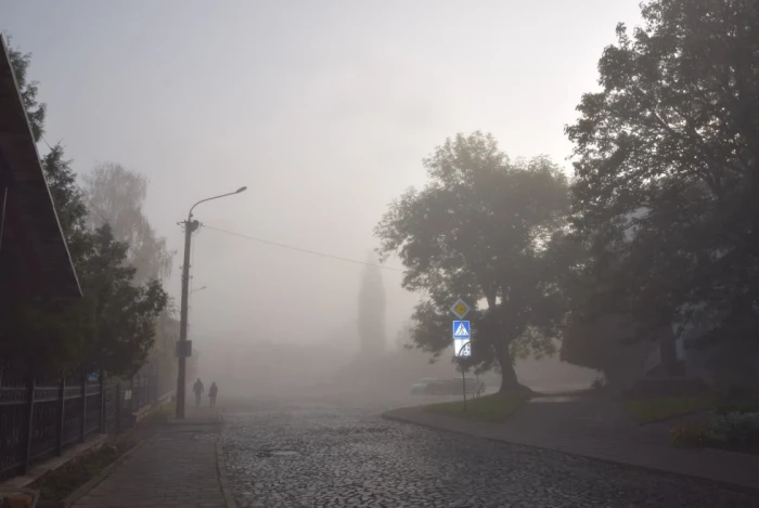 Старе місто в тумані