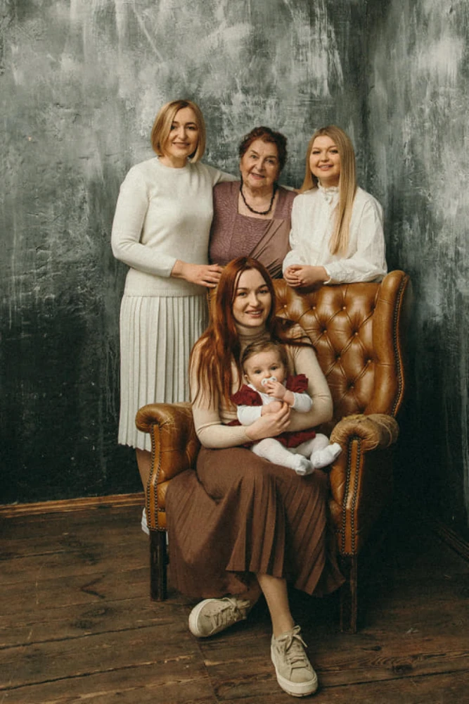 Чотири покоління жінок