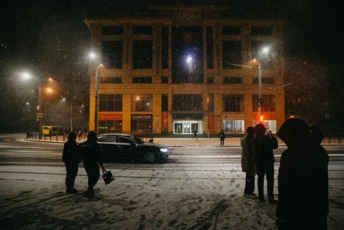 Вечірнім Луцьком гуляла березнева хуртовина. ФОТО