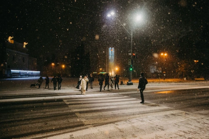 Вечірнім Луцьком гуляла березнева хуртовина. ФОТО