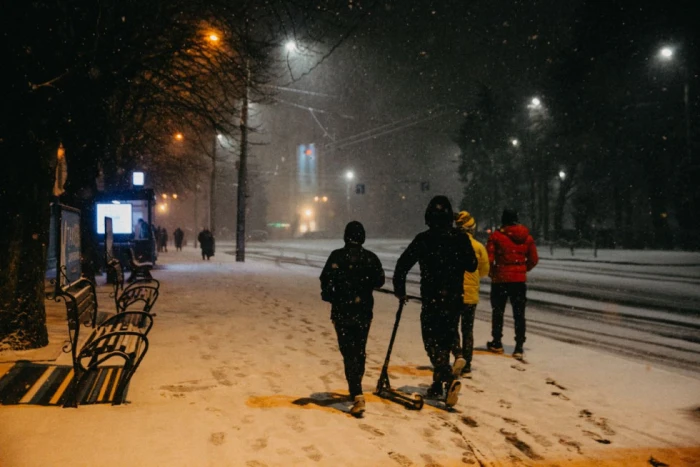 Вечірнім Луцьком гуляла березнева хуртовина. ФОТО