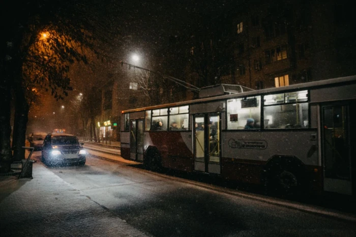 Вечірнім Луцьком гуляла березнева хуртовина. ФОТО