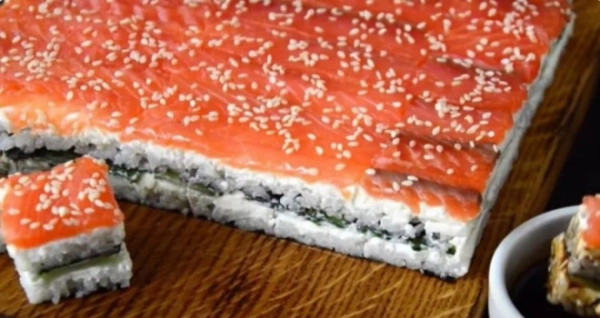 Смачний лайфхак: як легко і швидко приготувати суші-торт