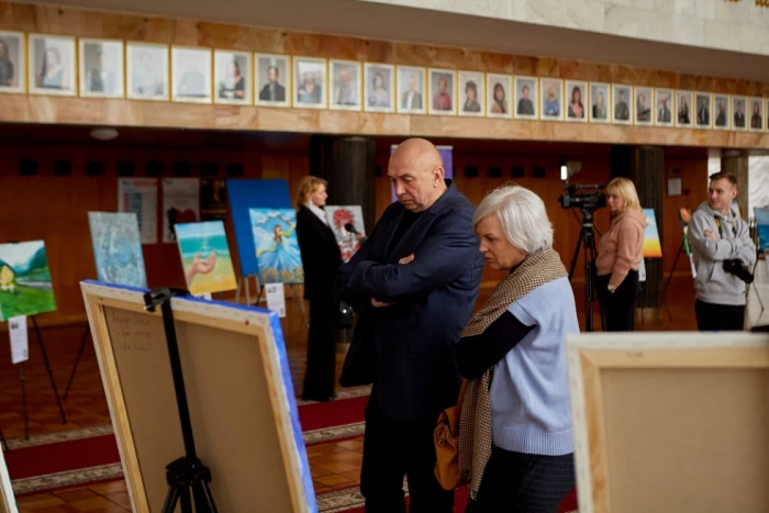 У Луцьку відкрили виставку картин жінок, які втратили коханих на війні