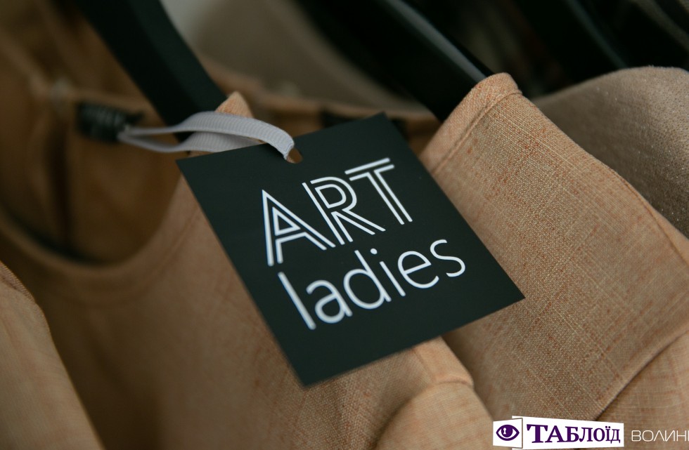 Одяг від марки Woman Brand можна купити в студії Art Ladies.