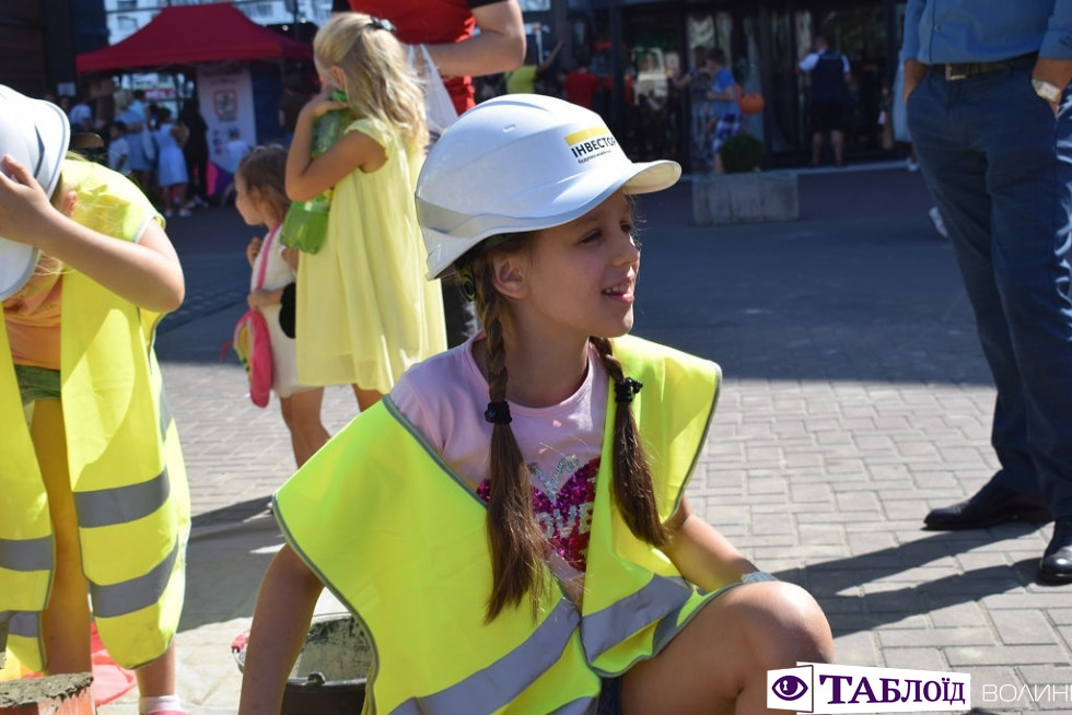 Красуні та красені дня: юні гості «Фестивалю професій» у Луцьку