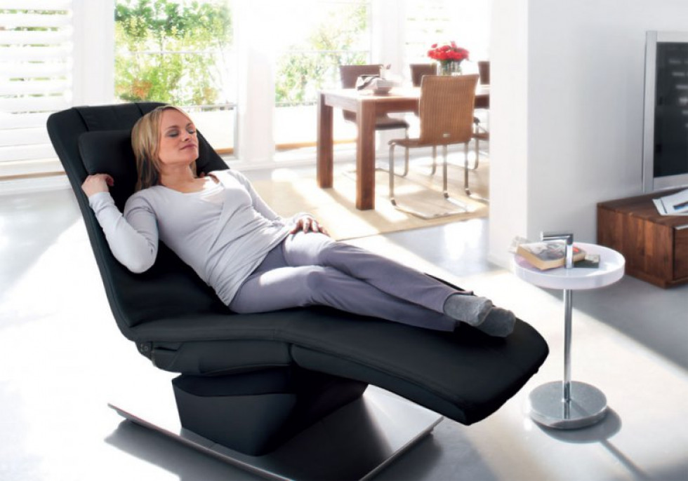 Расслаблено или расслабленно. Relax Chair Yasumi. Расслабление. Расслабленный человек в кресле. Расслабление на стуле.