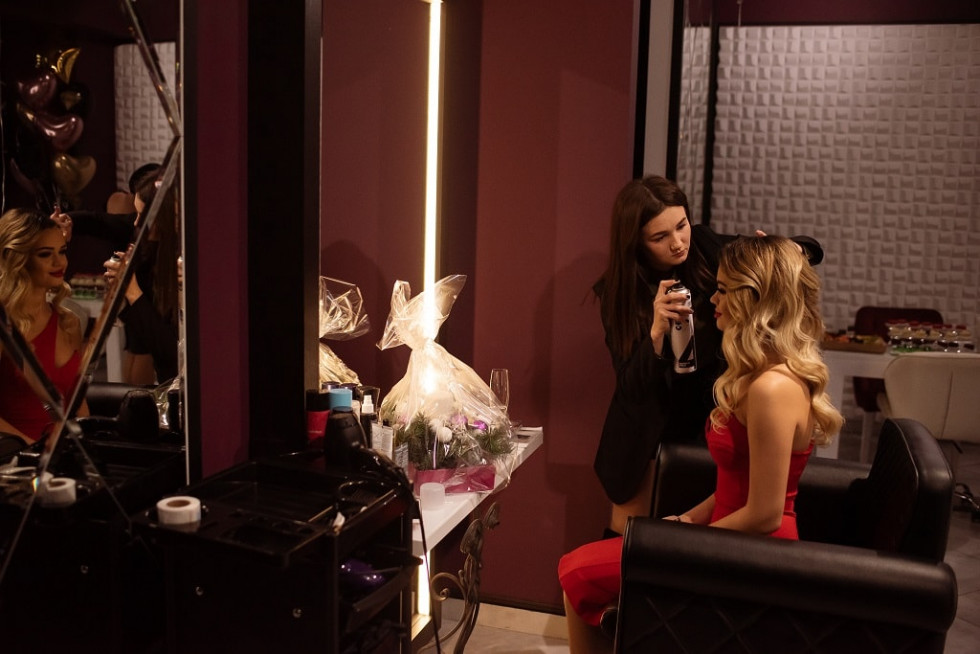 Шампанське та конкурси: як луцький салон Selfie beauty club святкував першу річницю