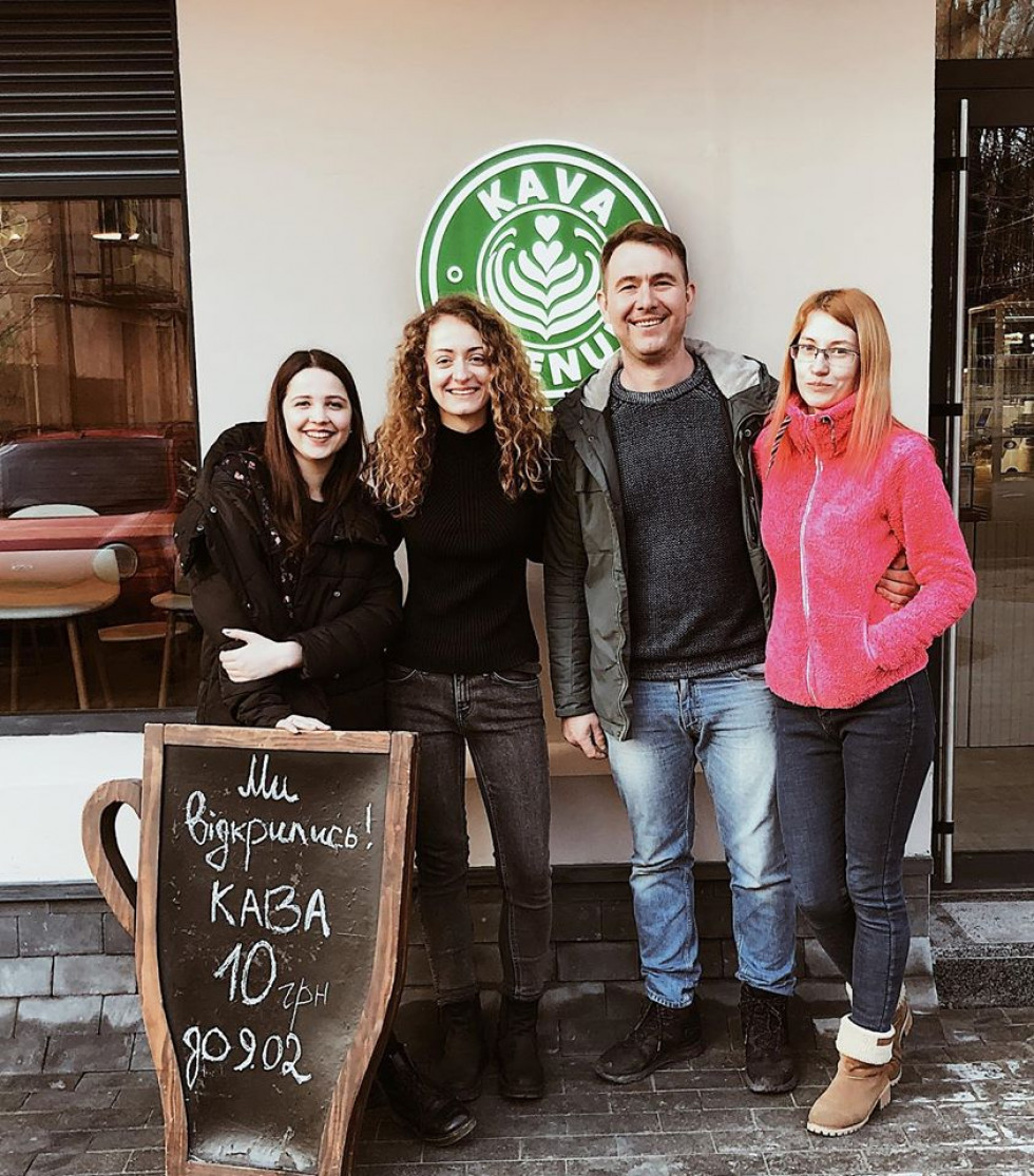 «Пригощаємо кавою за 10 гривень»: у Луцьку відкрили ще одну Kava Avenue