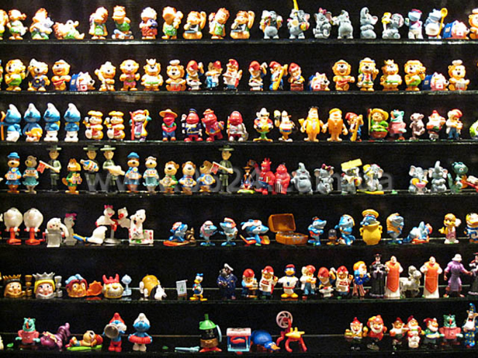 Редкие киндеры. Коллекции Киндер сюрпризов 90 х. Коллекции киндеров сюрпризов 90х. Коллекция игрушек. Коллекция игрушек Киндер.